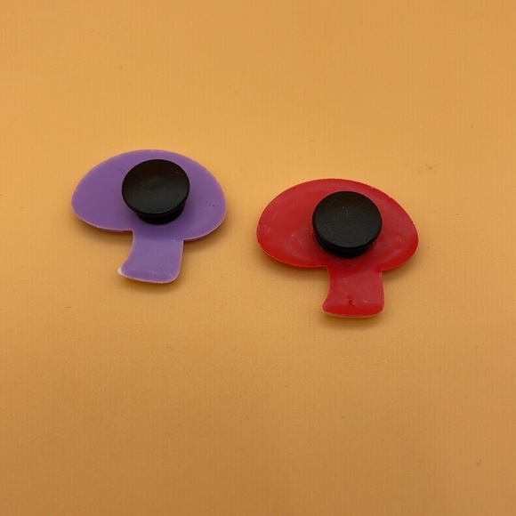 Mushroom 🍄 Croc Bling - Pair of Red Mushroom Crocs shoe Jewelry (Bundles Only) - Picture 2 of 2